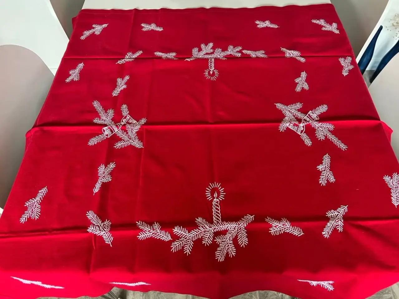 Billede 4 - Håndbroderet juledug