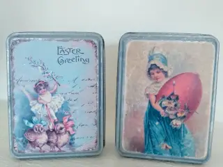 Nostalgiske metaldåser med påskemotiver i glansbil