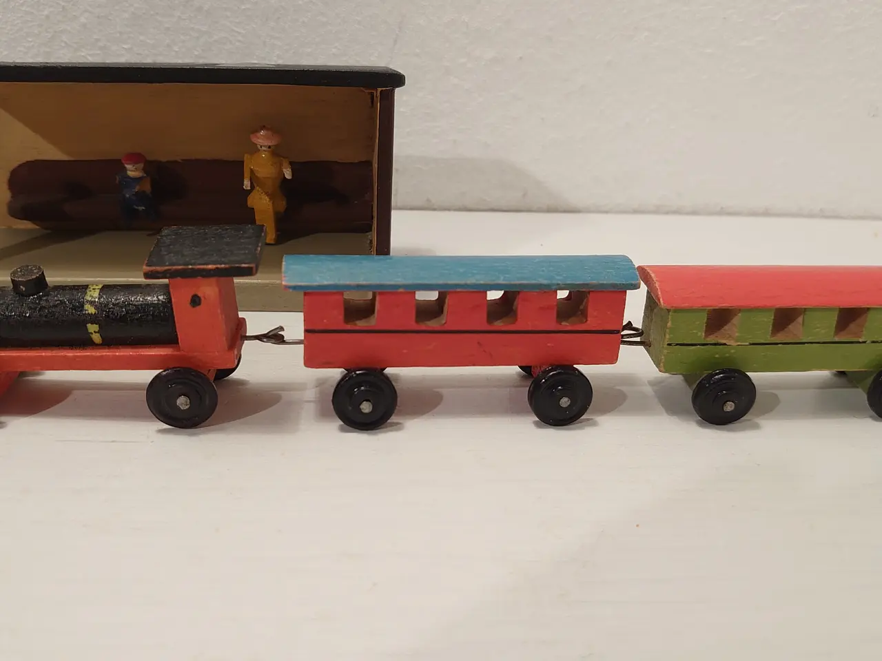 Billede 3 - Erzgebirge: Perron,togstamme,Taxa,personer.Ca1940.