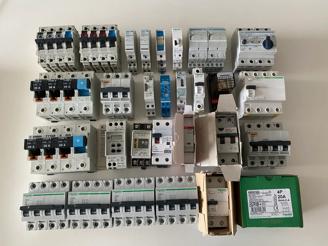Billede 1 - Schneider Automatsikring  og Kombiafb.