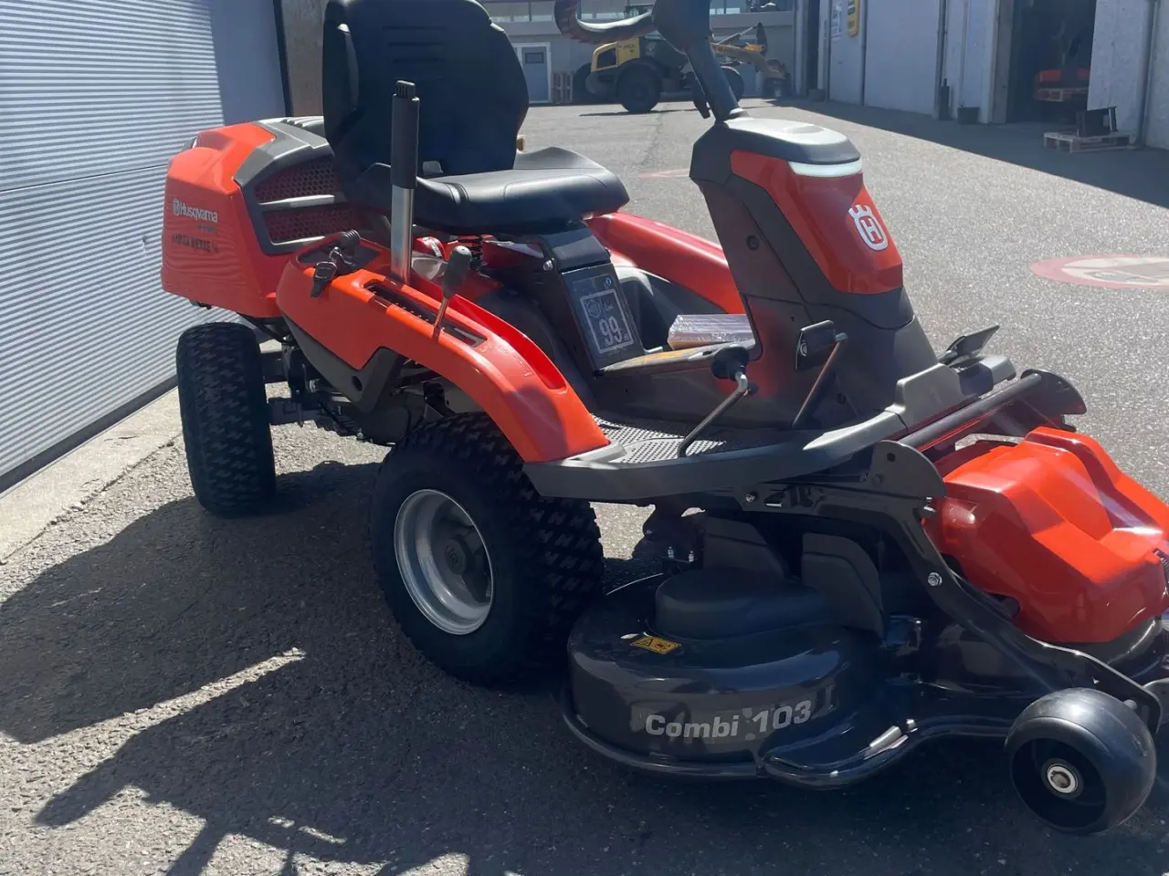 Billede 3 - Husqvarna R214TS Inkl. 103cm klippebord