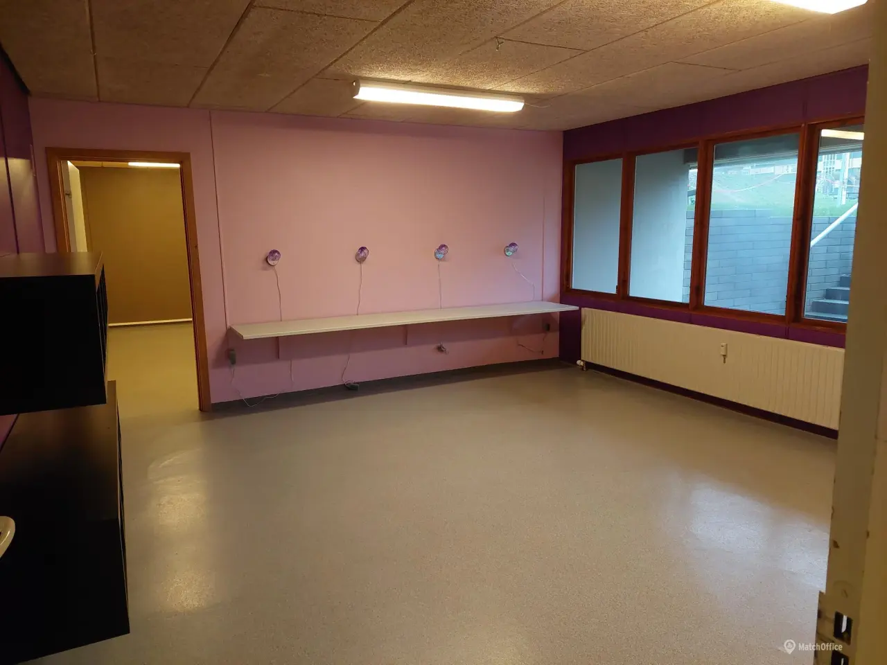Billede 2 - Stort butikslokale til leje i 8930 området