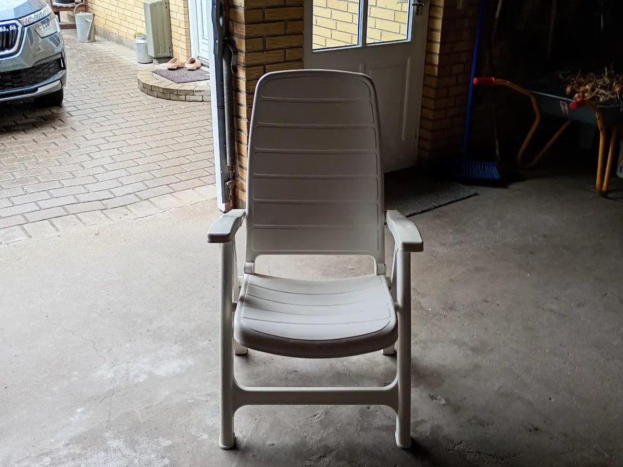 Billede 1 - Plastic Relax stol