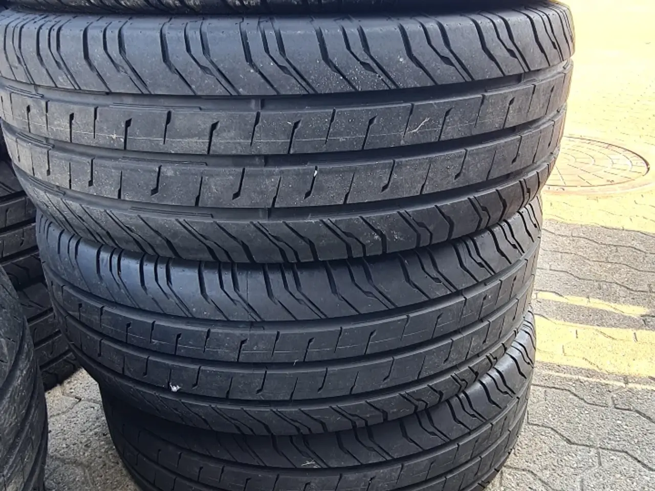 Billede 2 - 235/65-16 sprinter dæk