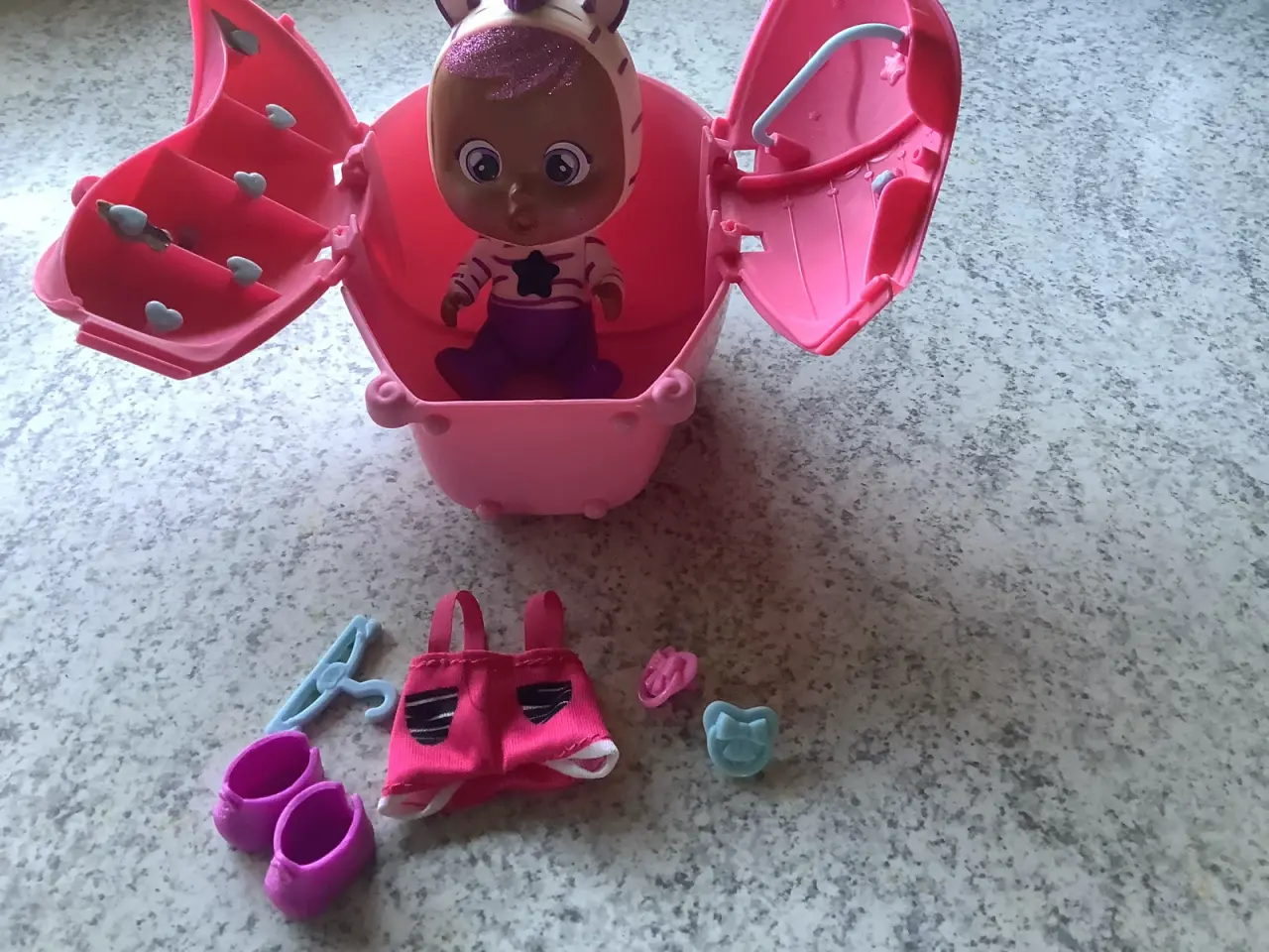 Billede 5 - Helt ny IMC Toys cry baby med hus og tilbehør