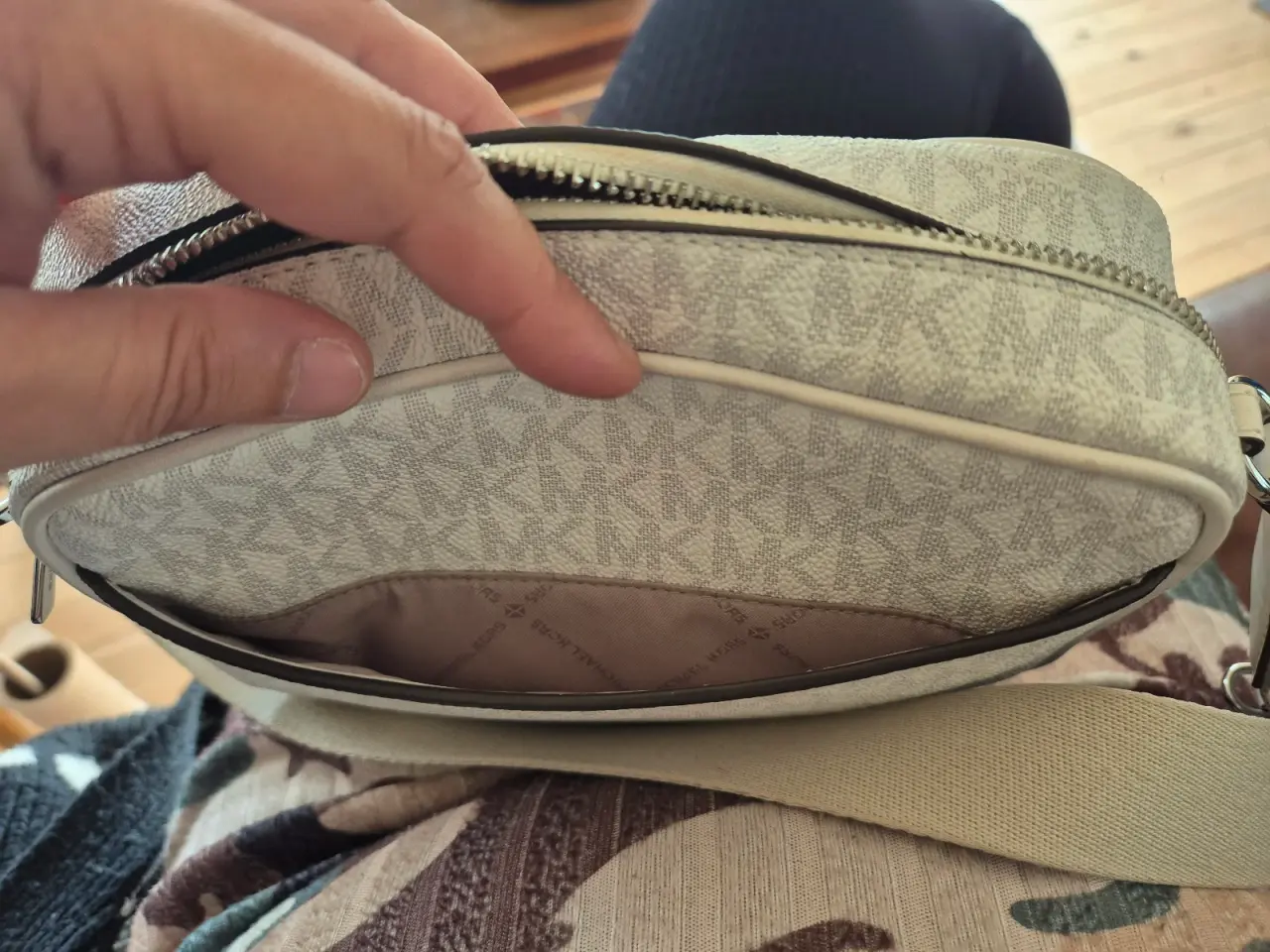 Billede 4 - Michael Kors skuldertaske kunstlæder beige logo ti
