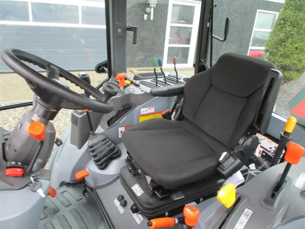 Billede 4 - Solis 60 Med frontlift og frontPTO