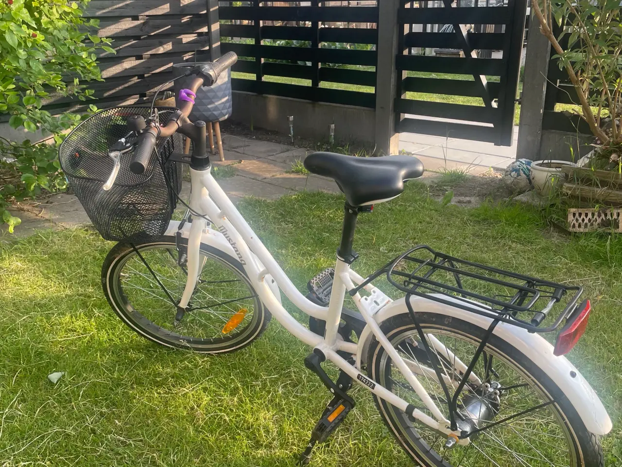Billede 1 - Hvid pigecykel