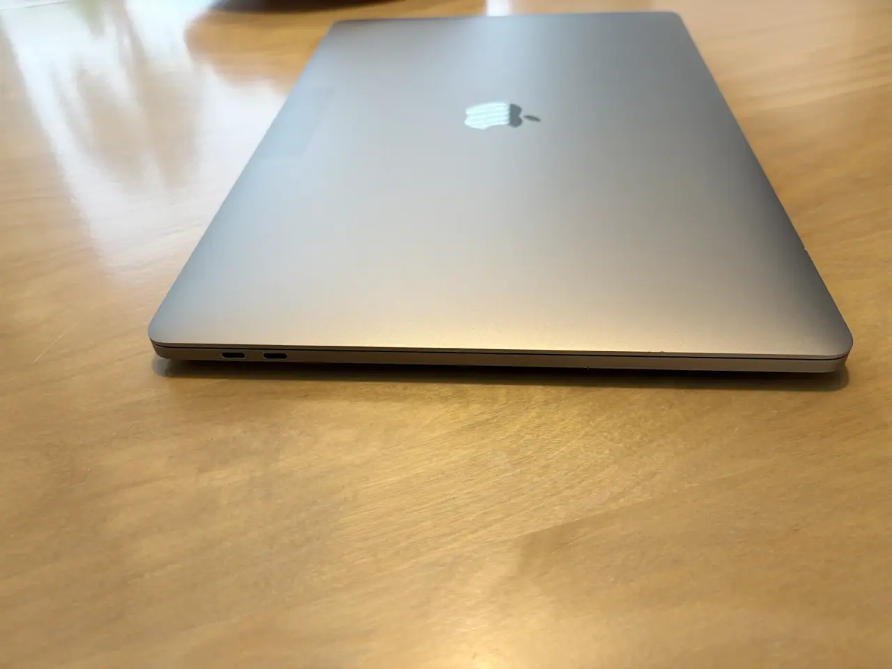 Billede 3 - MacBook Pro (15", 2018) – Space Gray – 74% batteri