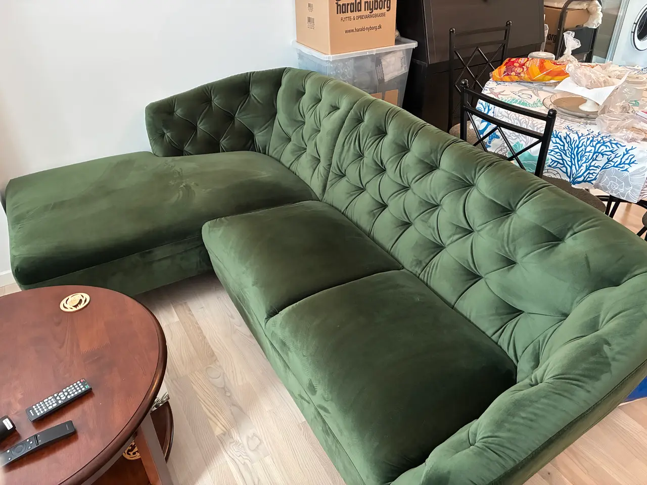 Billede 1 - Sofa med chaiselong grøn velour