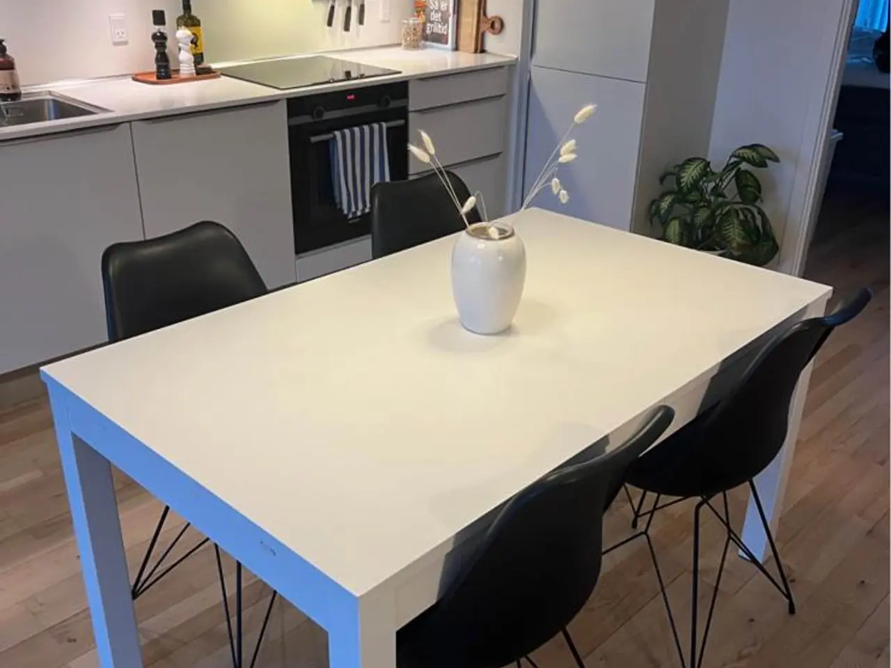 Billede 1 - IKEA hvidt spisebord med udtræk / White Extendable