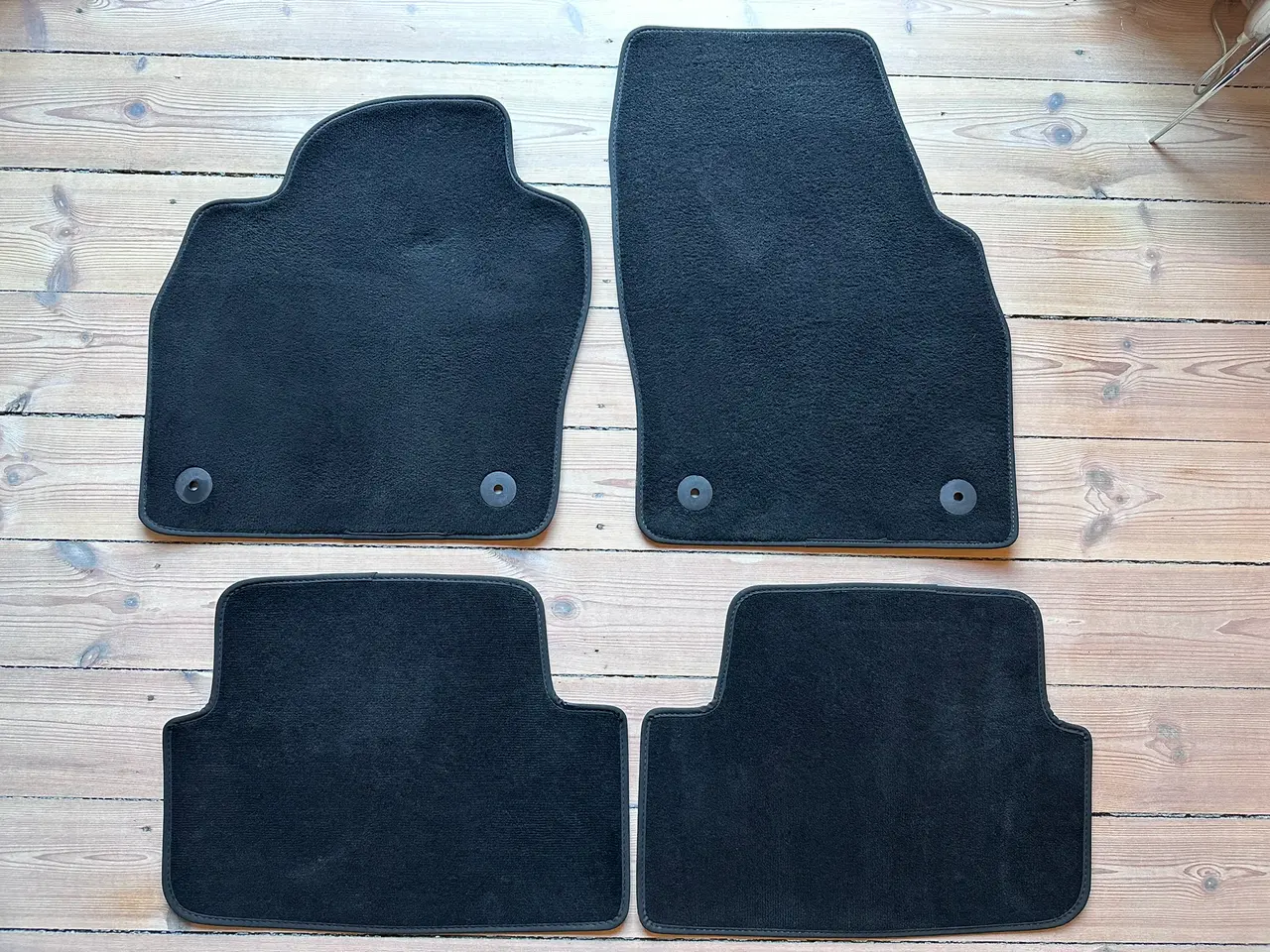 Billede 2 - Originale bilmåtter til Polo VW.