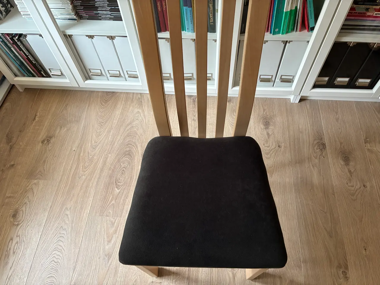 Billede 2 - Køkken stole med koksgrå alcantara (Ruskind