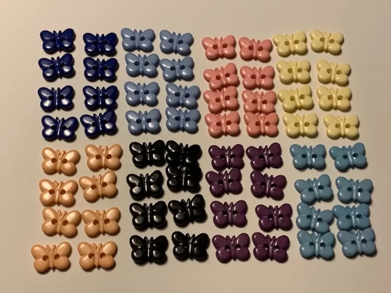 Billede 4 - Knapper med figur - 8 stk. for 10 kr (samme farve)