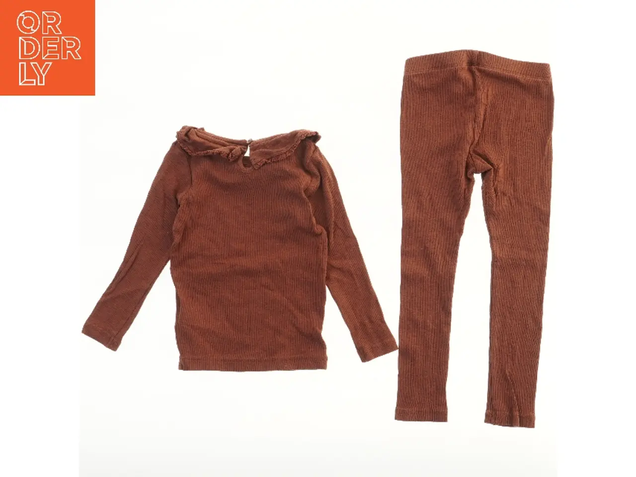 Billede 2 - Brunt ribbet sæt med bluse og leggings fra Name It fra Name It (str. 104)