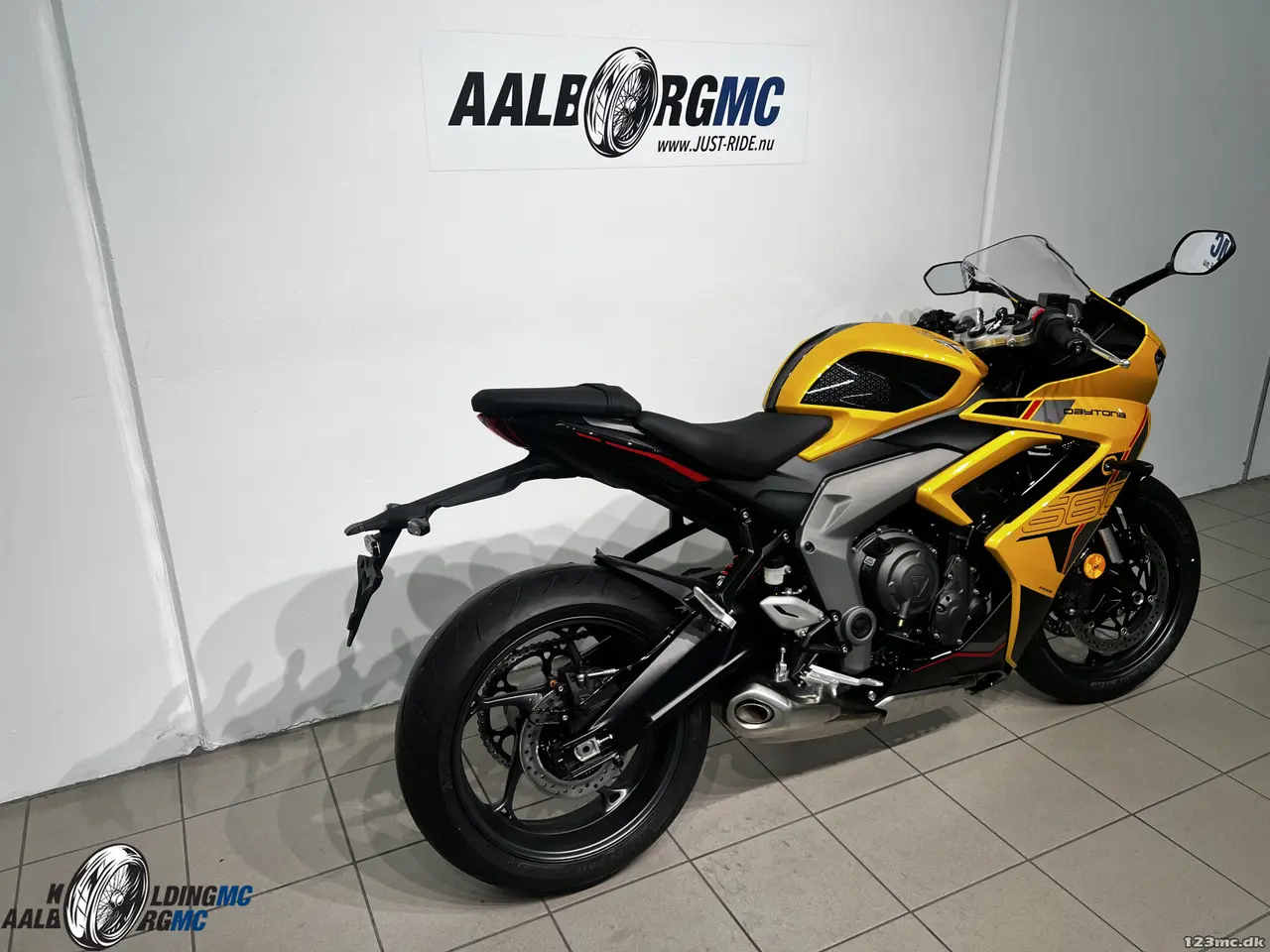 Billede 4 - Triumph Daytona 660 Cosmic Yellow / Sapphire Black