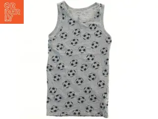 Tanktop med fodboldmønster fra Name It (str. 152)