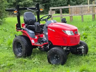 Næsten ny Branson 2505H traktor, 95 timer