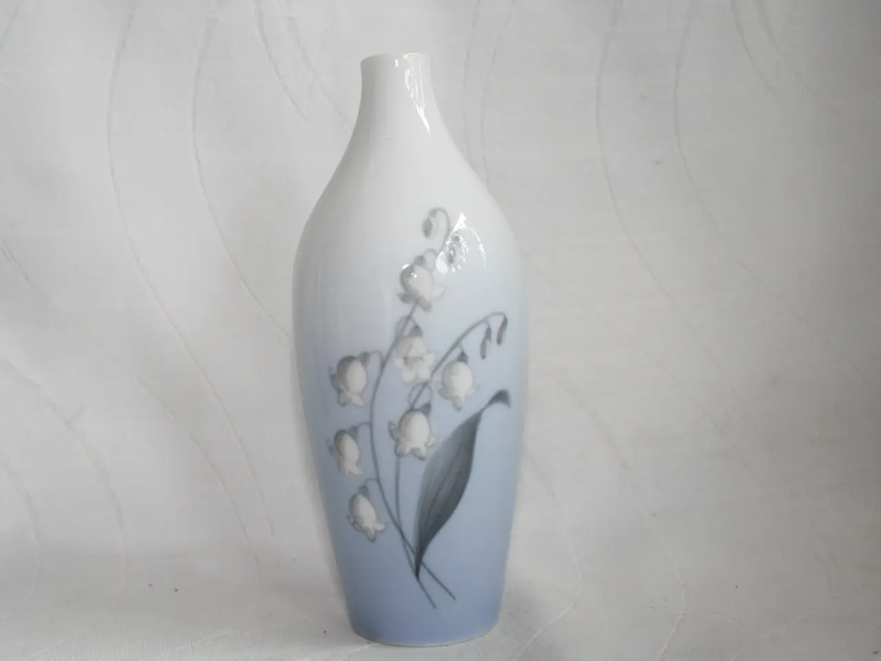 Billede 1 - Vase med liljekonval fra bing og Grøndahl