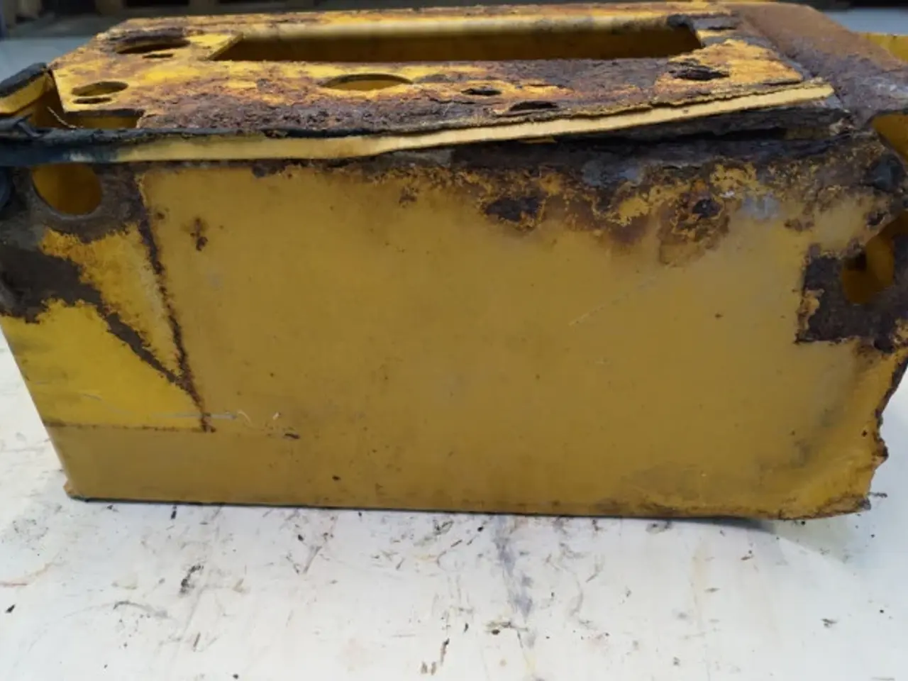Billede 10 - Volvo L120 Baterikasse R.H. VOE11018433