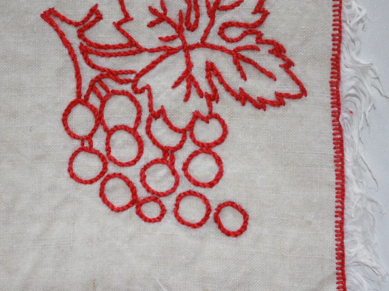 Billede 3 - Servietter med broderi af frugt