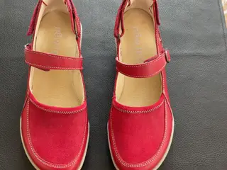 Nye New Feet sandaler i rød til damer, str. 38.