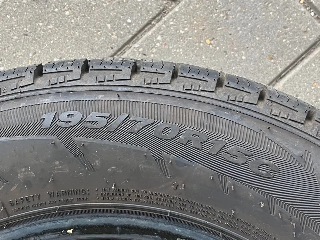 Billede 2 - Dæk 195/70R15C