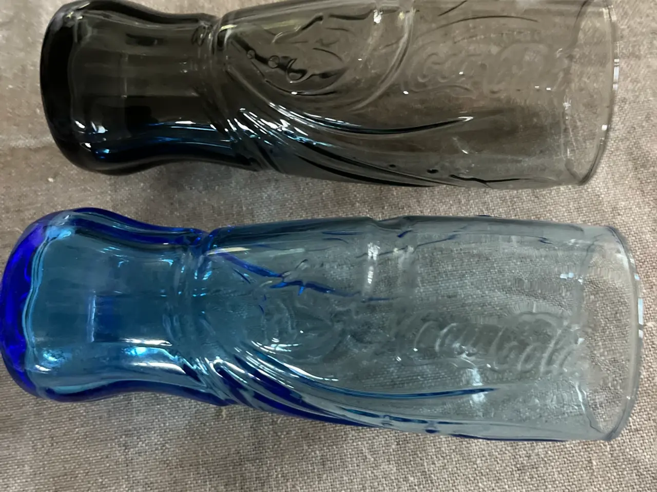 Billede 5 - 2 stk. originale Coca-Cola glas (Blå & Røgfarvet)