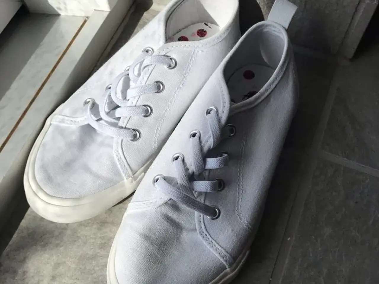 Billede 1 - Hvide sko str. 31 fra H&M