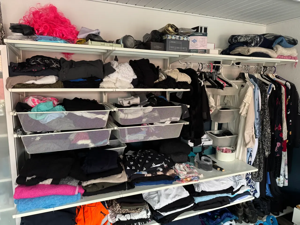 Billede 4 - Garderobe væg