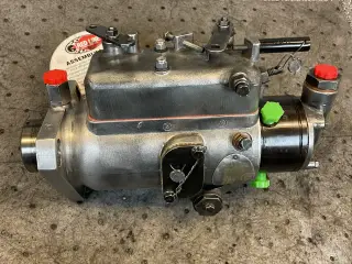 MF 135 CAV. Pumpe.