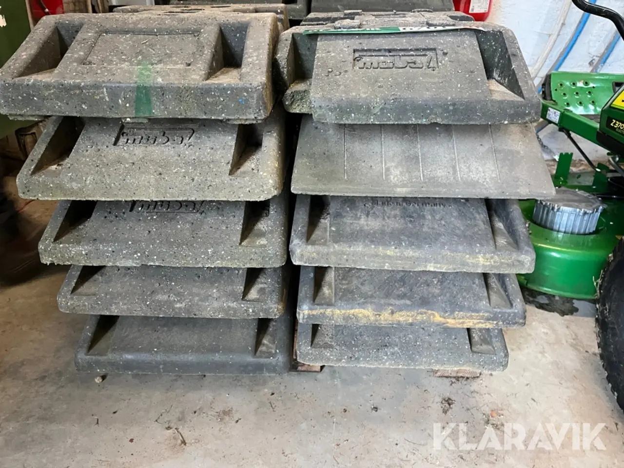 Billede 10 - Skiltefødder Nissen K1 og Müba 26 styk assorteret