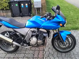 Kavasaki Z750, blå