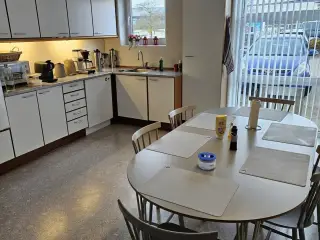 Stort kontor til leje i Viborg C med mange faciliteter og god placering