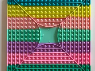 POP IT, 40x40 cm.