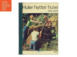 Huler, hytter, huse af Arne Bjørn (Bog)