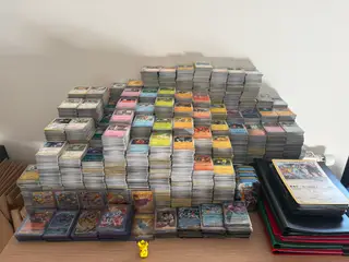 900 Forskellige Pokemon Kort til 675kr