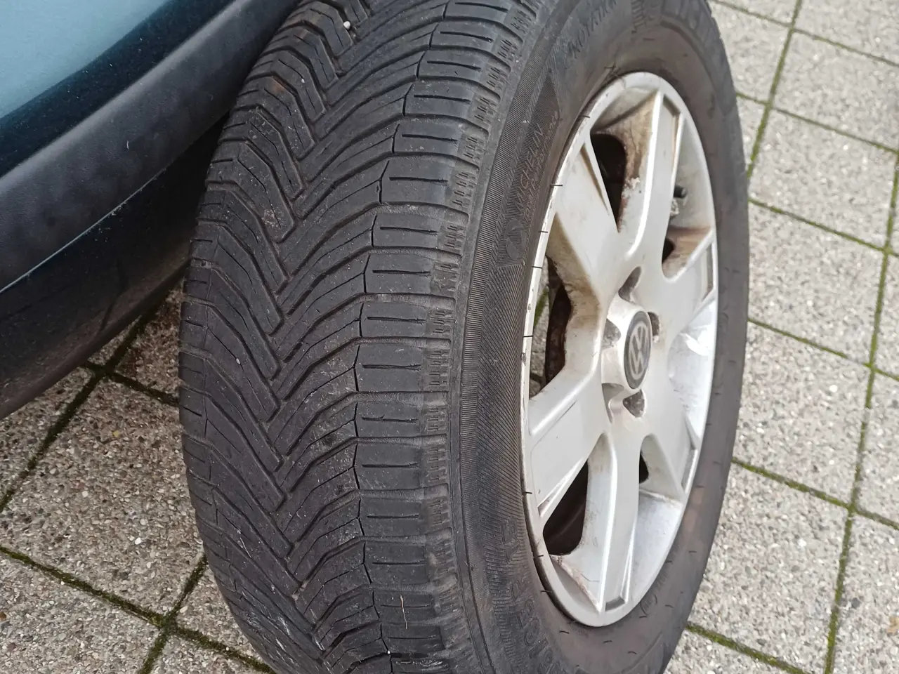 Billede 2 - VW Alufælge med dæk 5x100