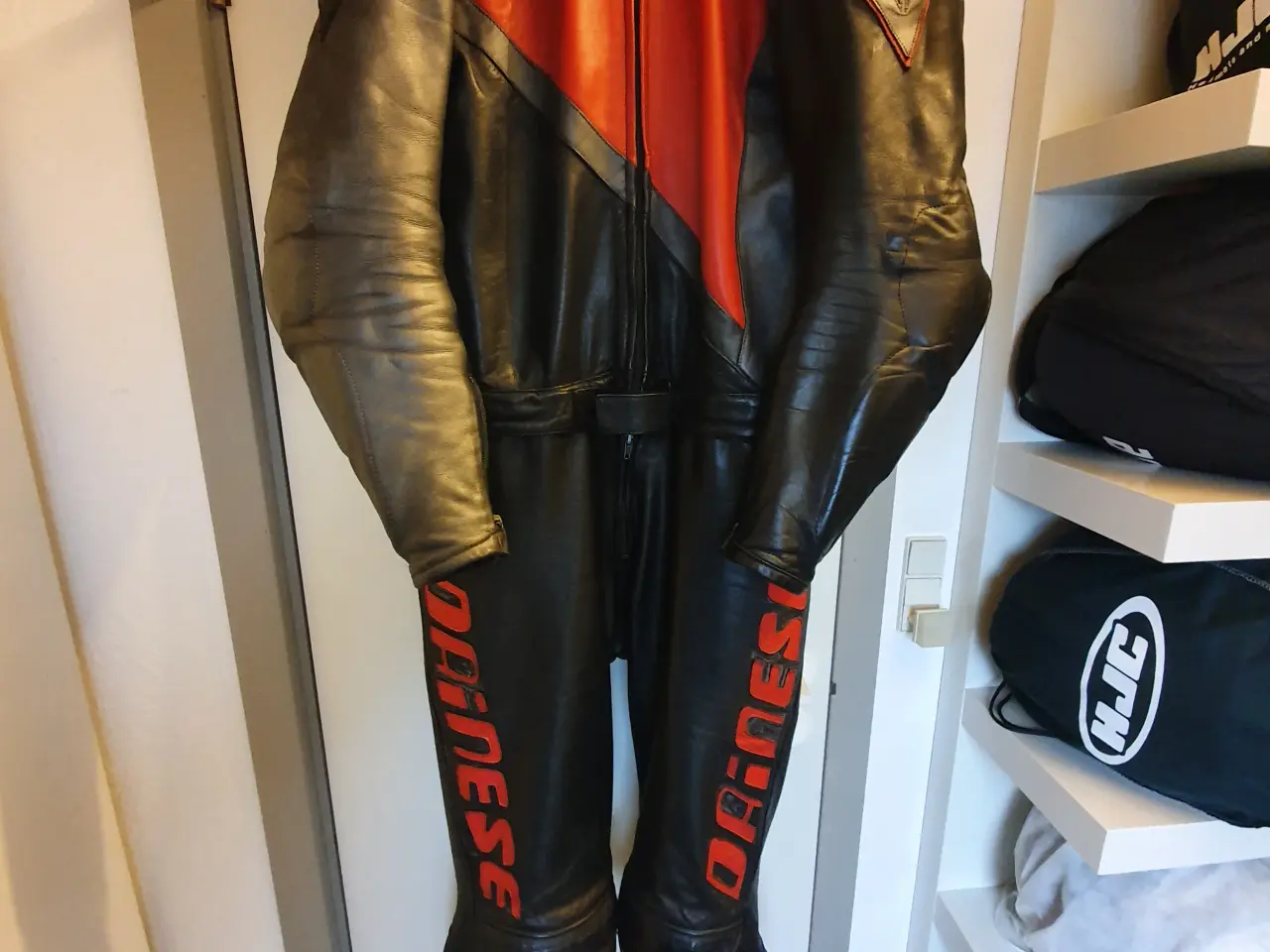 Billede 1 - Dainese 2-delt læderdragt str 50