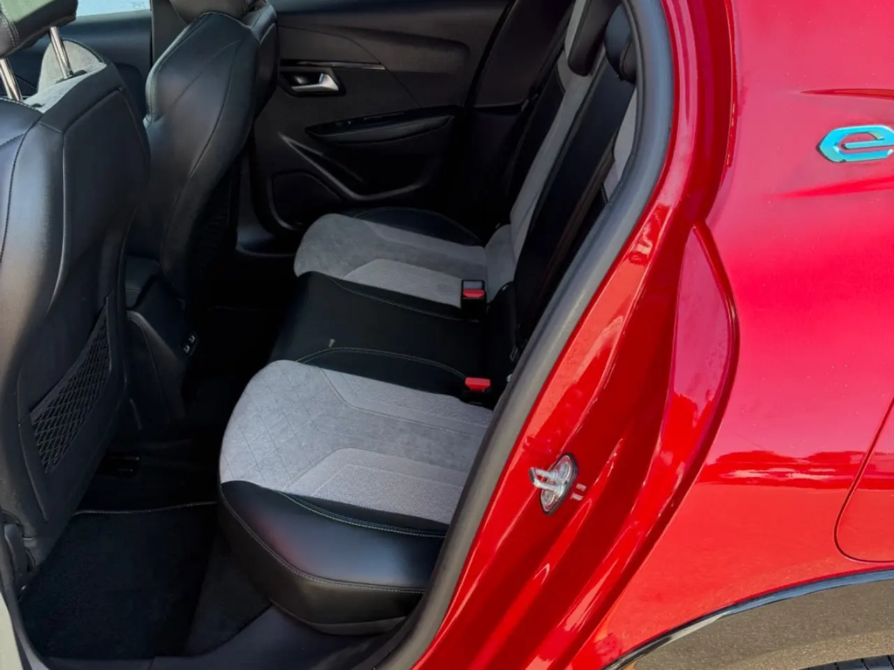 Billede 6 - Peugeot e-208 50 GT Sky