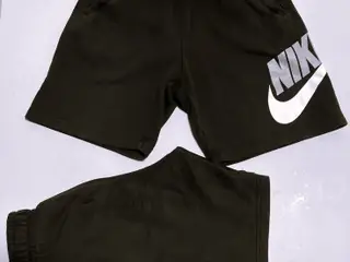 4 par Nike shorts str. 10/11 år 