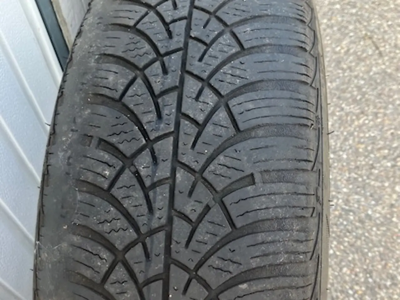 Billede 2 - 4 stålfælge 15” med slidte Goodyear-vinterdæk