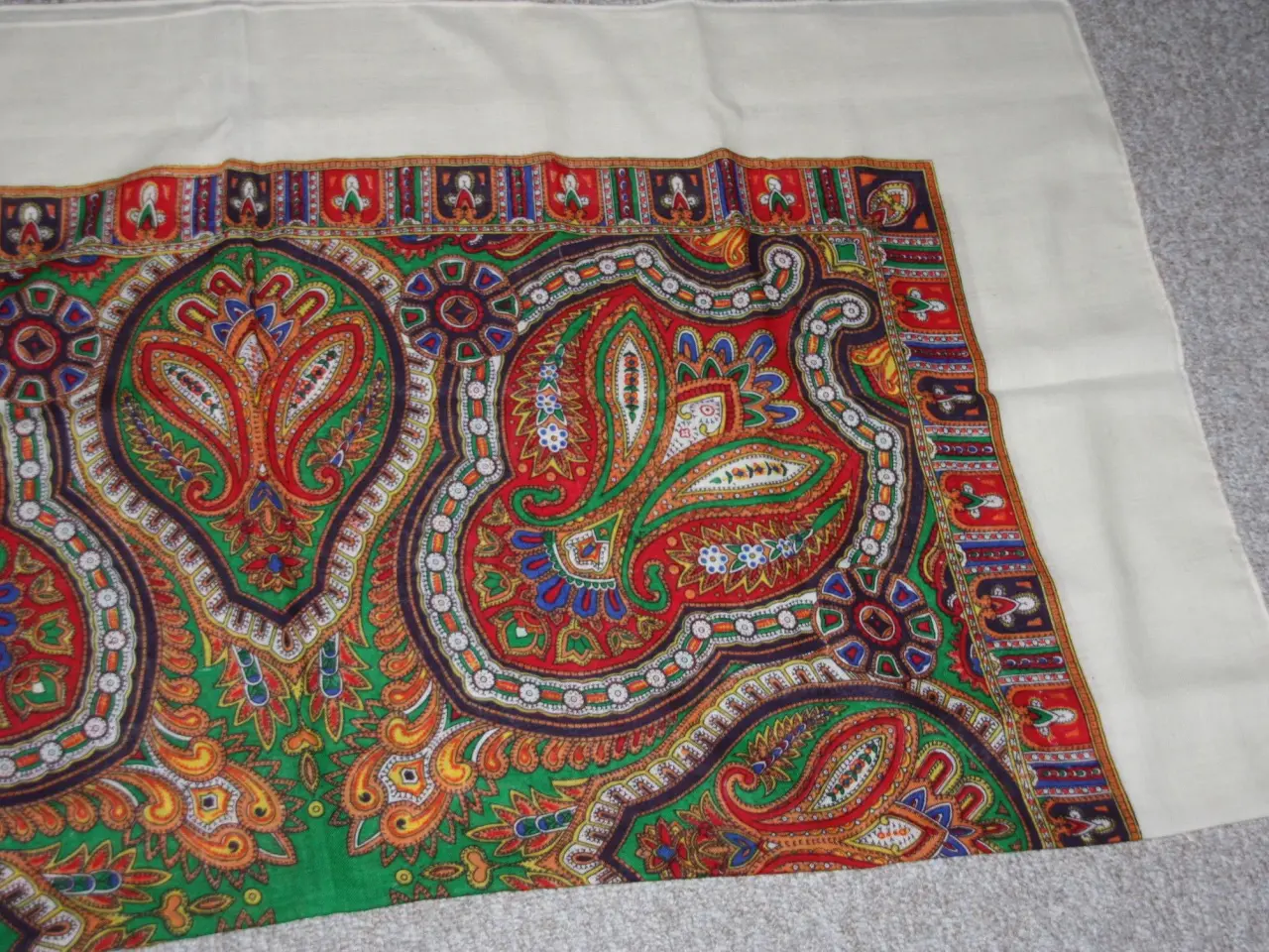 Billede 3 - Uld tørklæde 132 cm x 127 cm