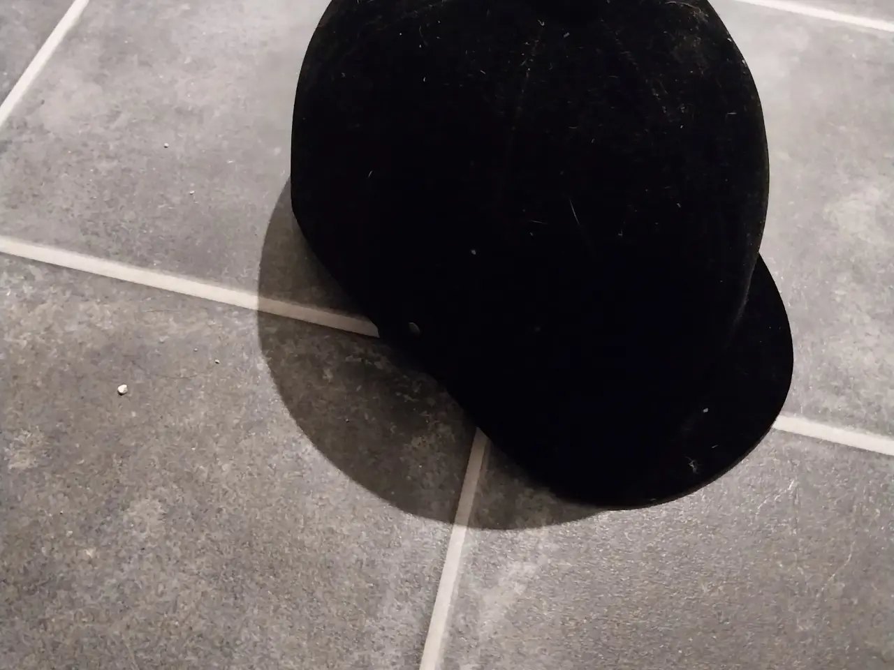 Billede 1 - Ridehjelm velholdt