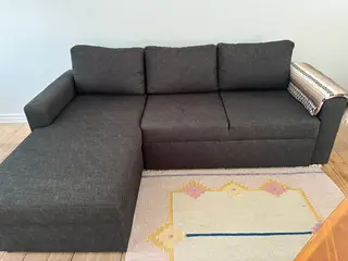 Sovesofa med opbevaringsrum