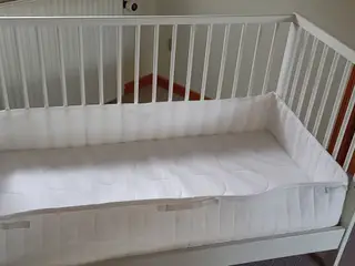 Baby tremmeseng (hvid)