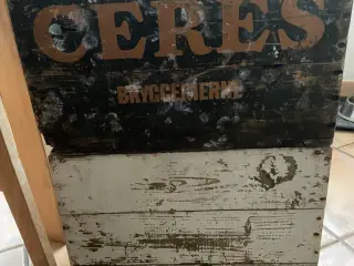 Gamle ølkasser reklamer næsten væk 1 stk 25 kr