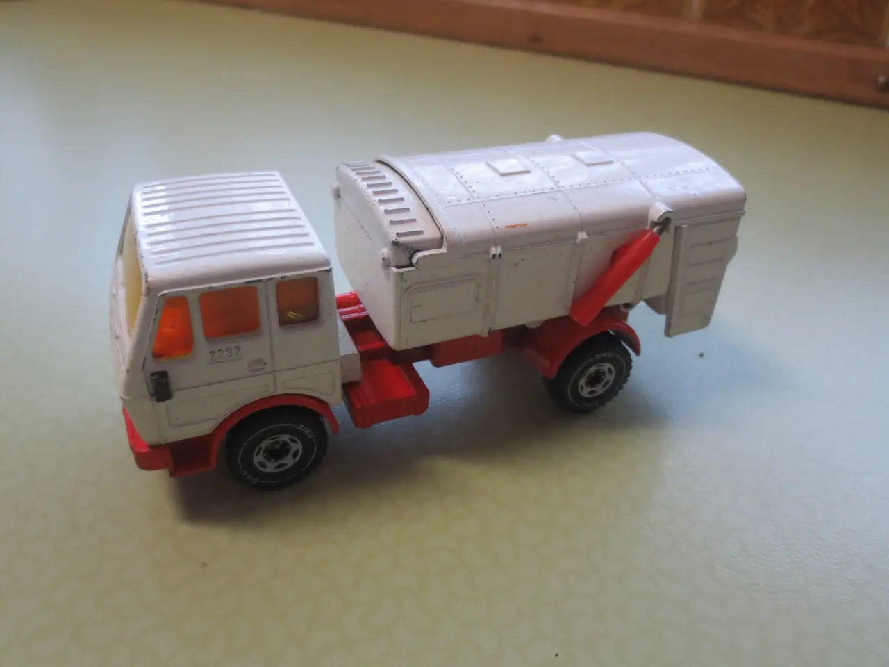 Billede 3 - 2 stk Mercedes Benz 2232 -Siku Alfa Laval Slamsuge