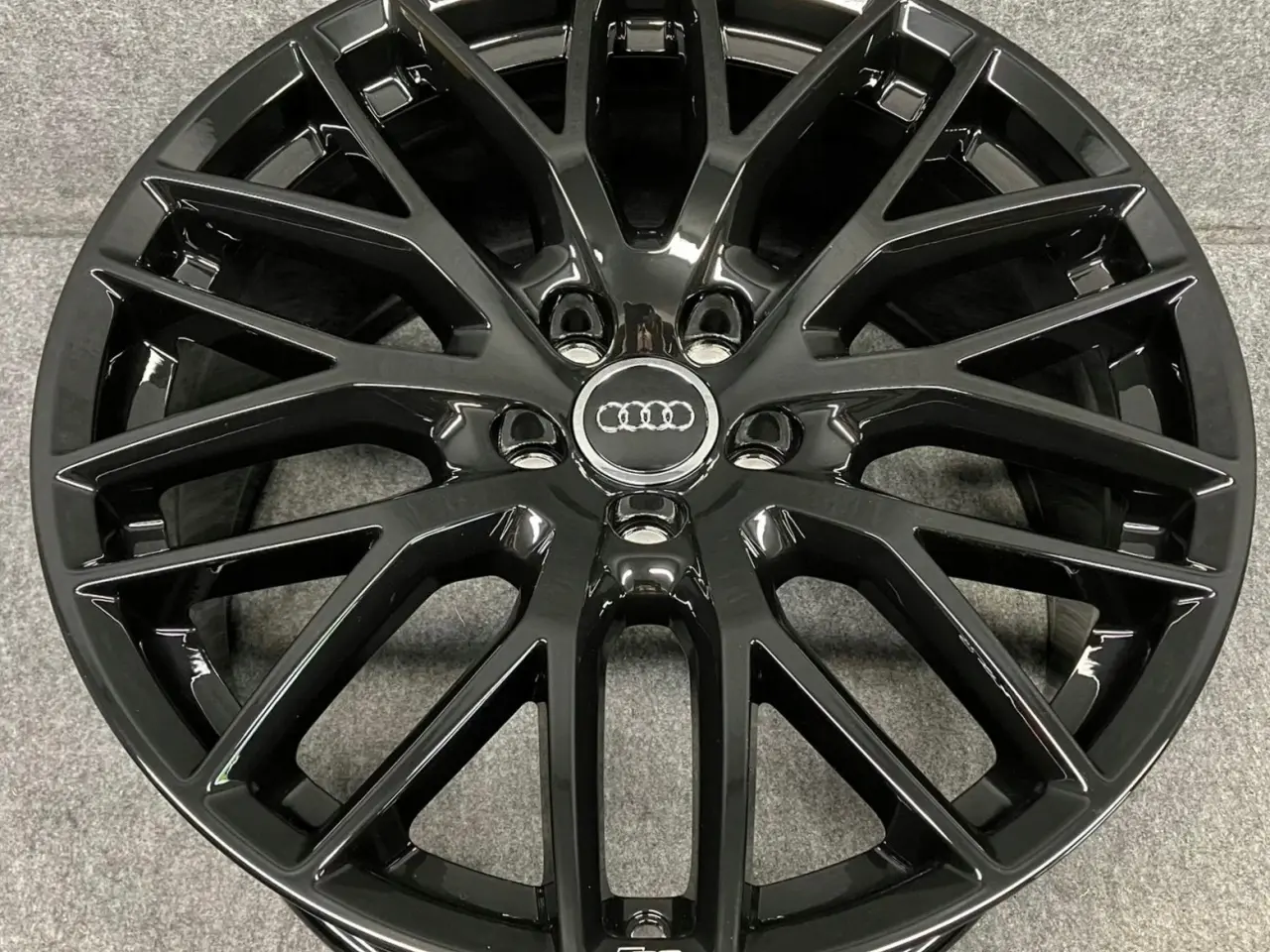 Billede 2 - ALUFÆLGE AUDI A5 S5 RS5 8T0 19"