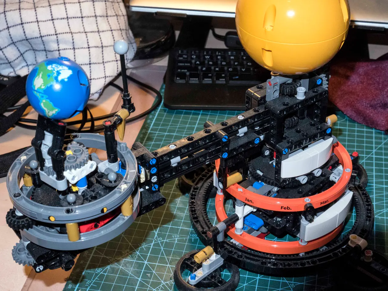 Billede 4 - Lego teknik 42179. Tellurium (Sol- Jord - Måne). E
